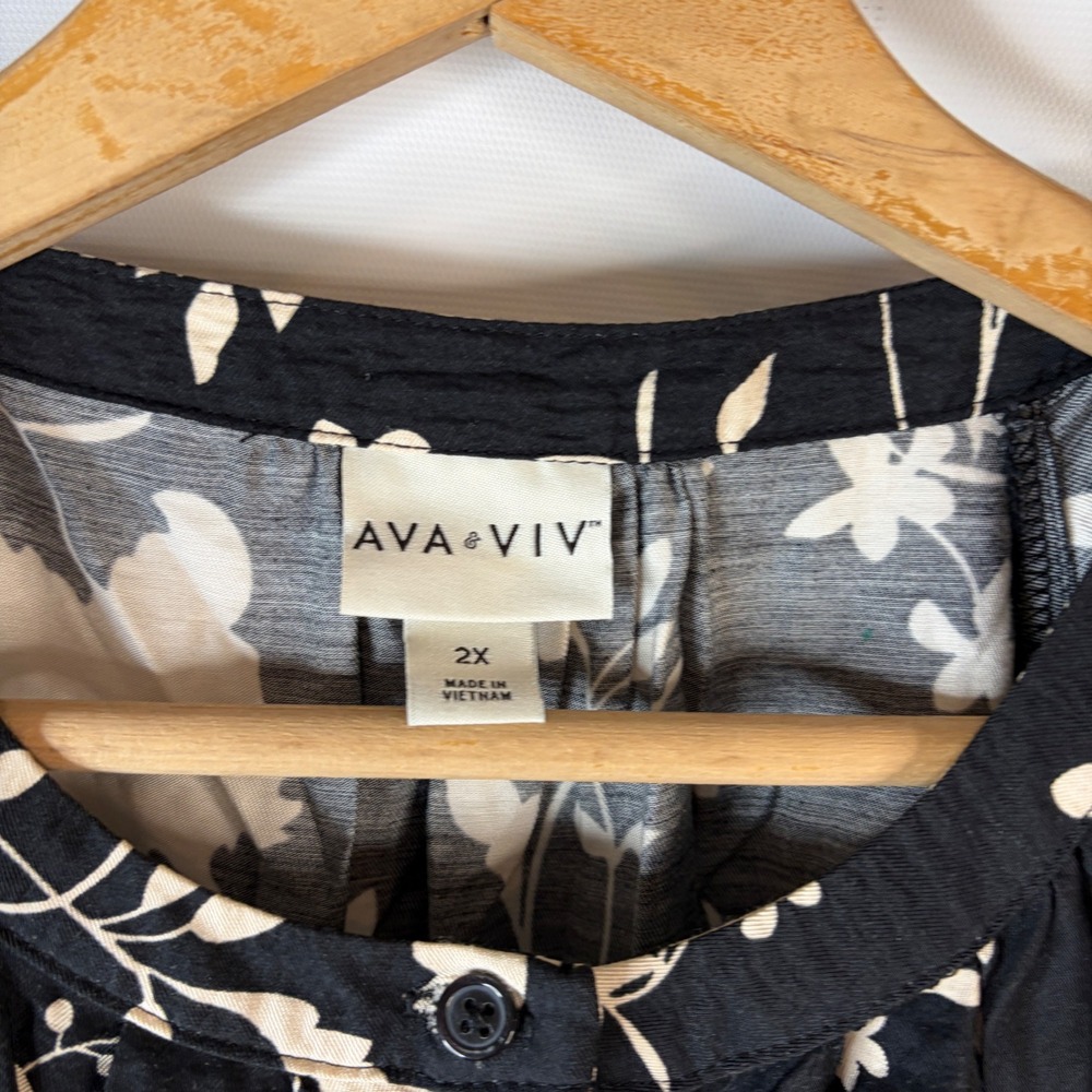 Ava & Viv Blouse Women 2X Black Floral Flutter Sleeve Rayon Blend Top - Picture 2 of 8